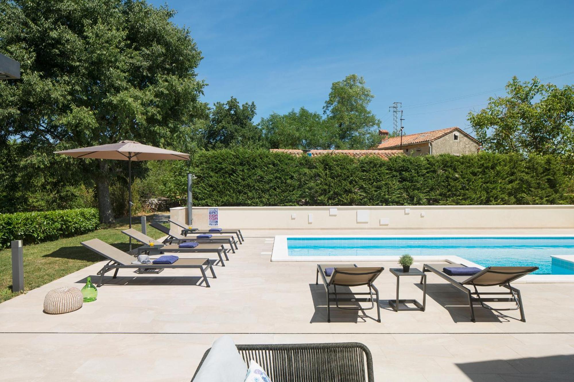 Villa Del Sol With Large Garden Perfect For Families Labin  Eksteriør billede