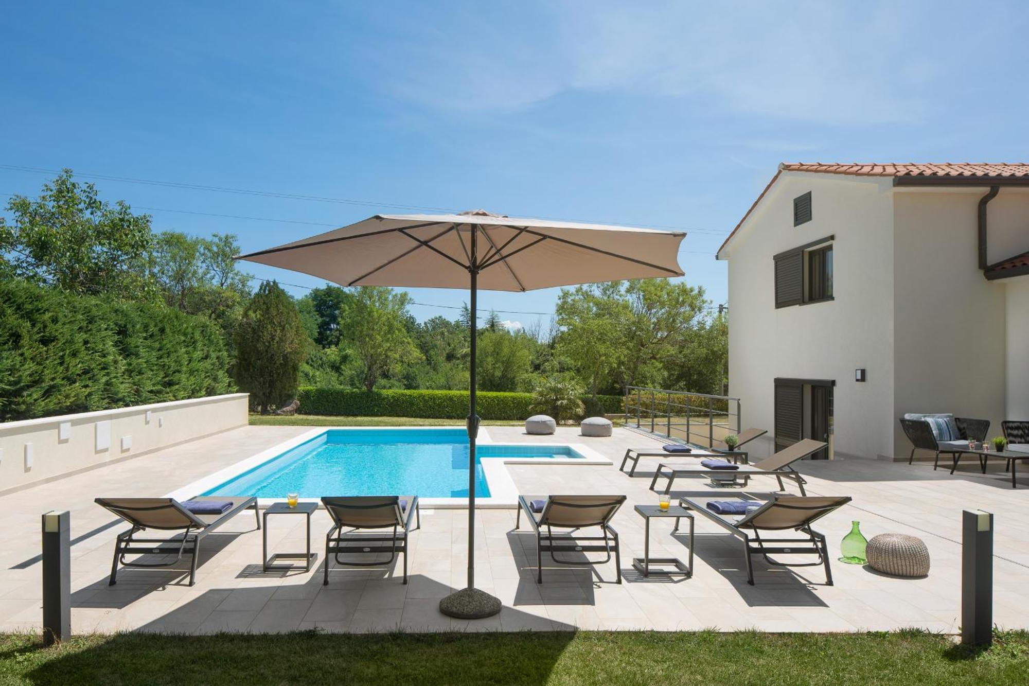 Villa Del Sol With Large Garden Perfect For Families Labin  Eksteriør billede