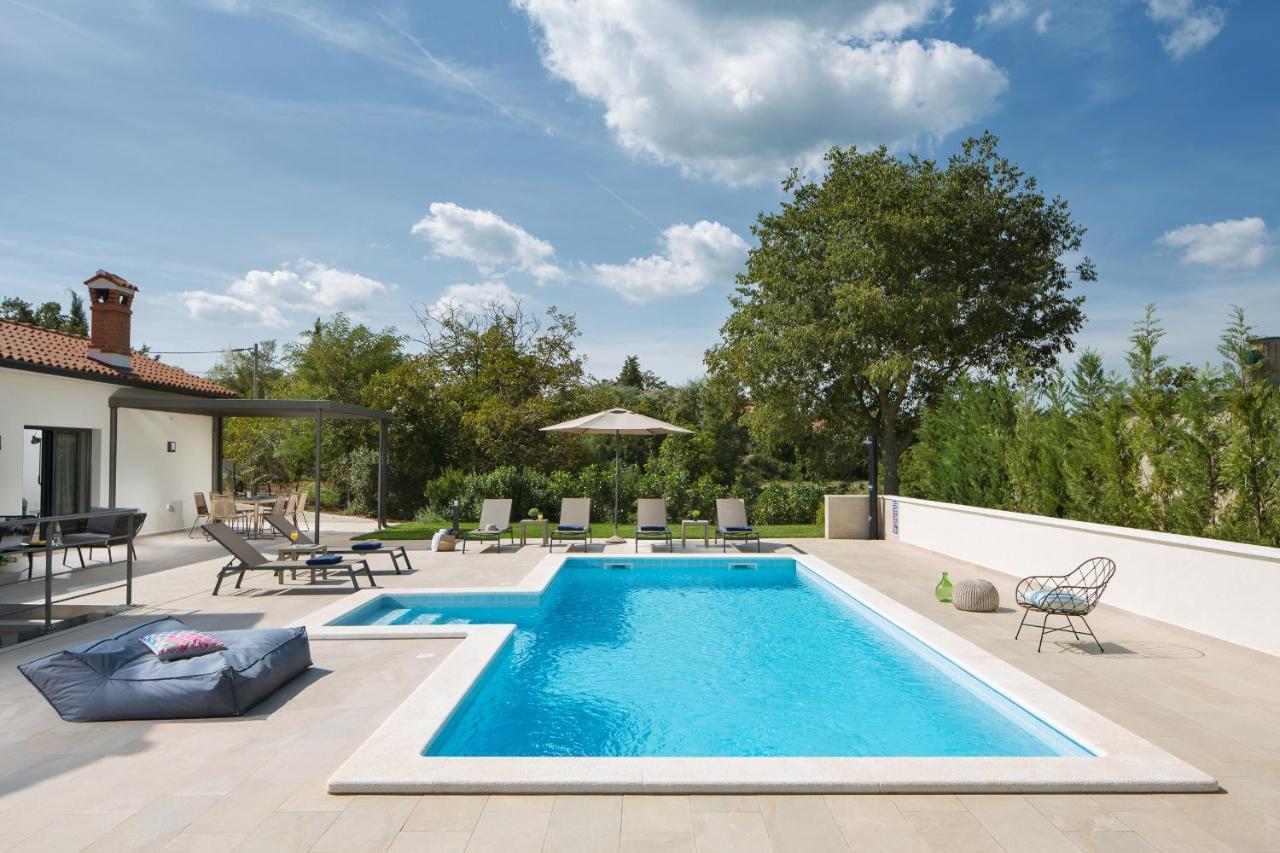 Villa Del Sol With Large Garden Perfect For Families Labin  Eksteriør billede